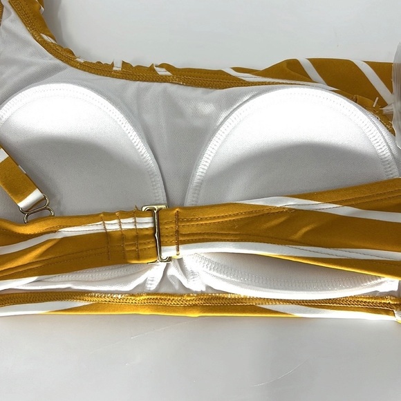 Kona Sol NWT women’s swimsuit top XS - Picture 5 of 6